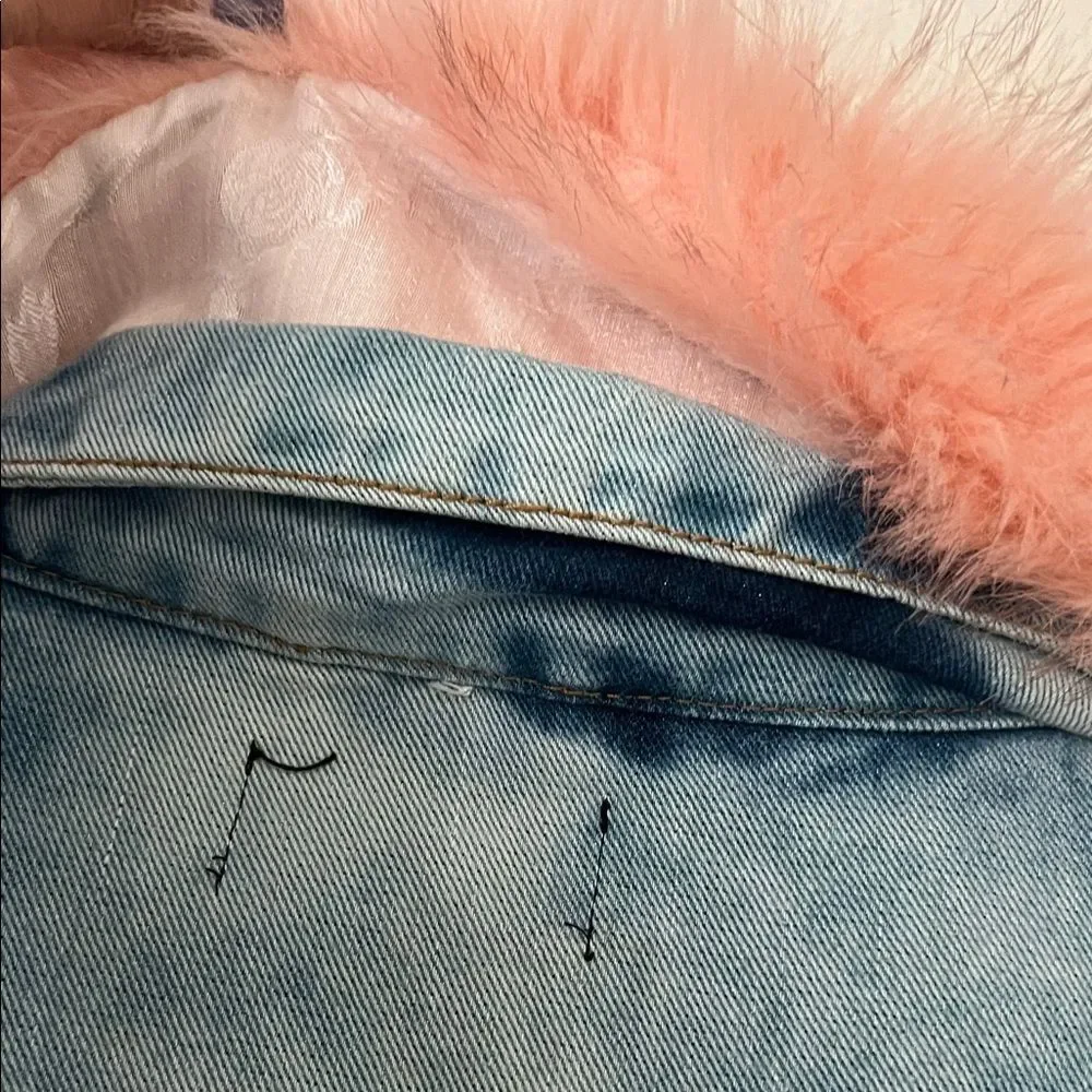 Like New! Thrill Denim Jacket with Light Pink Removable Faux Fur Collar in L